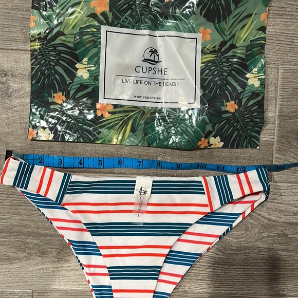 Brand new Cupshe Swim Bottoms - Picture 3 of 4